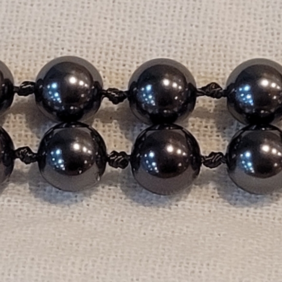 RMN Faux Pearl Knotted Necklace - Picture 7 of 8